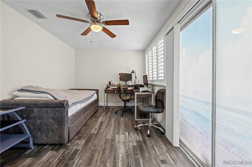 MAJOR PRICE REDUCTION!Move-In Ready 3-Bedroom Pool Home with - photo 48