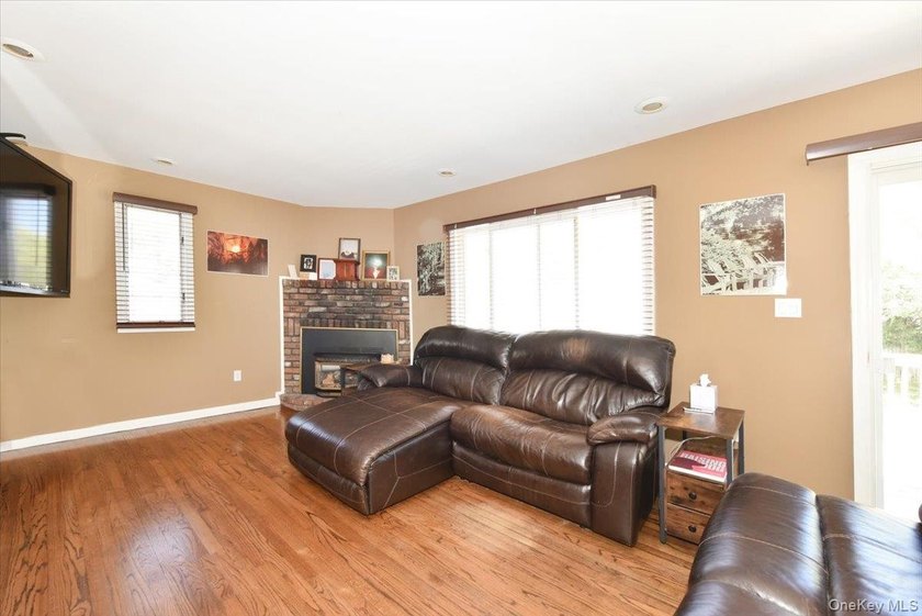 Welcome To 11 Glenda Drive In West Babylon! This Charming - photo 7