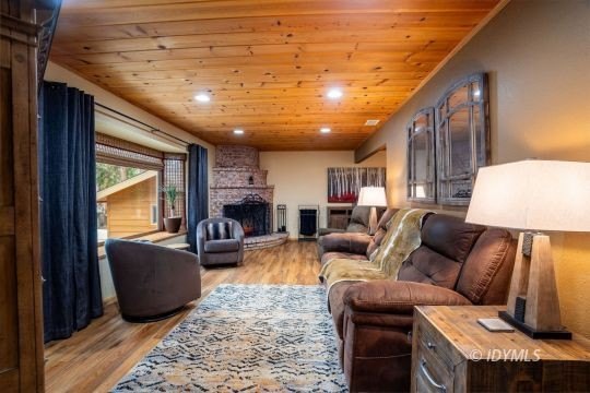 Cedar Stone Lodge is a stunning, furnished luxury retreat - photo 11