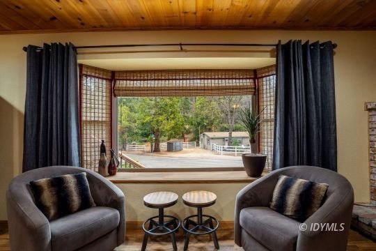 Cedar Stone Lodge is a stunning, furnished luxury retreat - photo 14