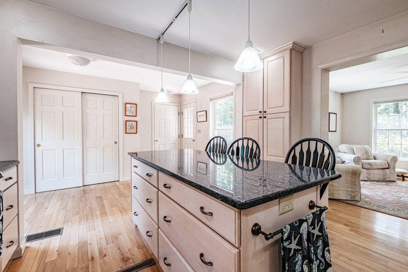 Timeless New England charm and warm character blend seamlessly - photo 15