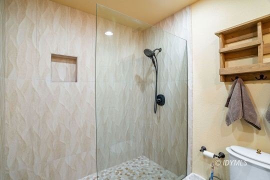 Cedar Stone Lodge is a stunning, furnished luxury retreat - photo 22