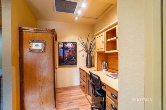 Cedar Stone Lodge is a stunning, furnished luxury retreat - photo 27