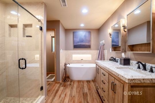 Cedar Stone Lodge is a stunning, furnished luxury retreat - photo 29