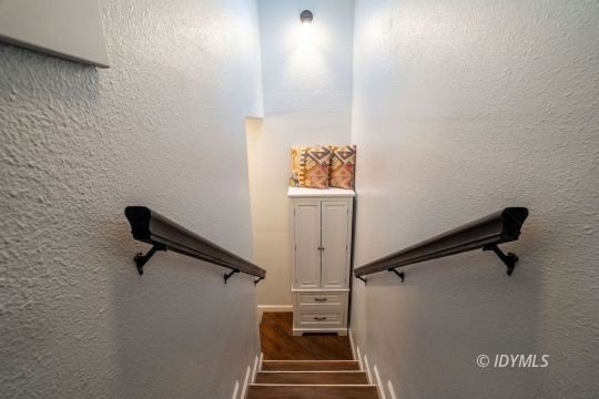 Cedar Stone Lodge is a stunning, furnished luxury retreat - photo 36