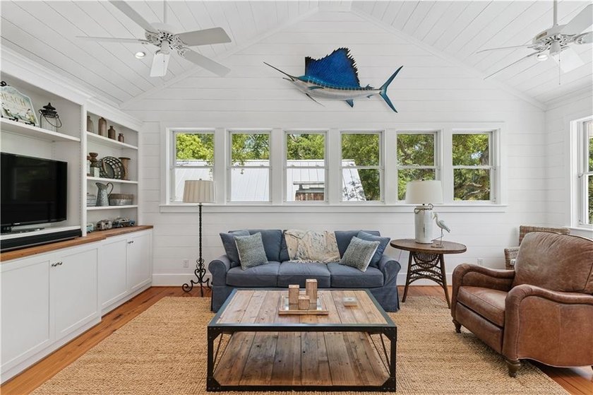 Welcome to an extraordinary custom beach cottage in the coveted - photo 25
