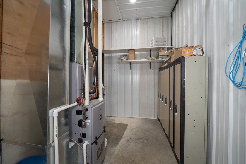 An exceptional commercial and light industrial facility built in - photo 30