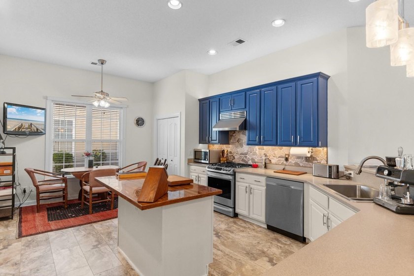 Perfectly positioned on the 13th fairway of the highly desirable - photo 10