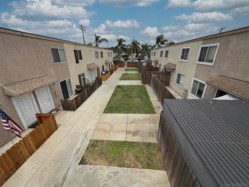 14 TOWNHOME UNIT 2 BEDROOMS 1.5 BATHS WITH PRIVATE FENCED YARDS - photo 3