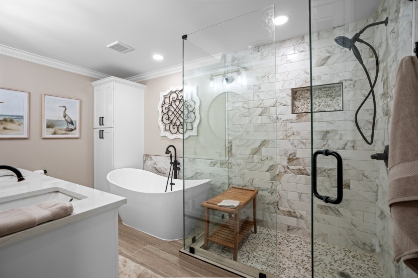 Master Bathroom - photo 14