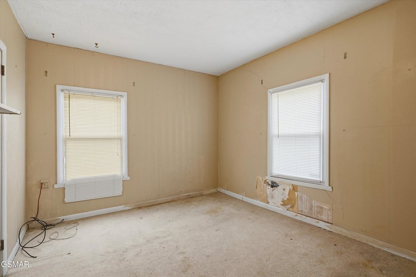 This home offers old world charm! 1 bedroom and 1 bath with a - photo 11