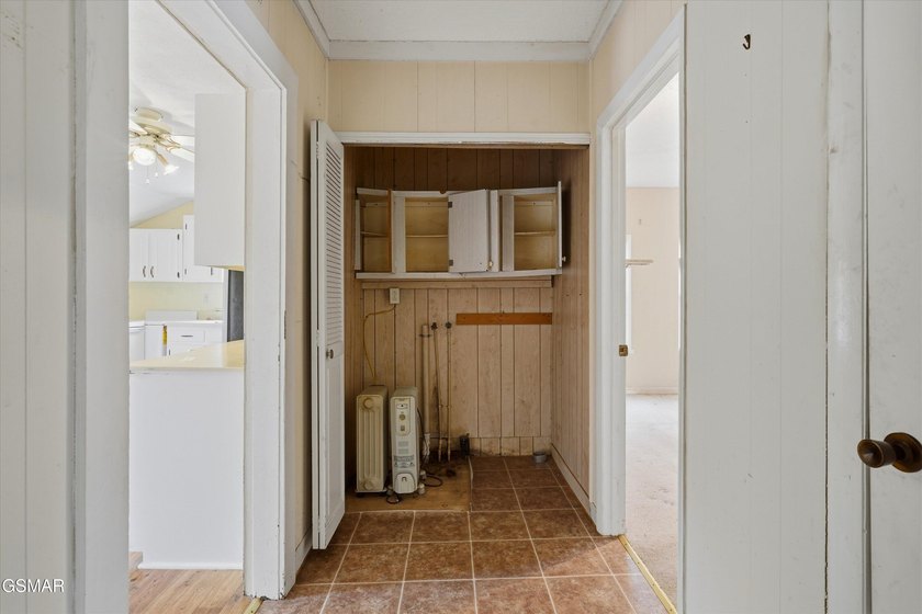 This home offers old world charm! 1 bedroom and 1 bath with a - photo 15