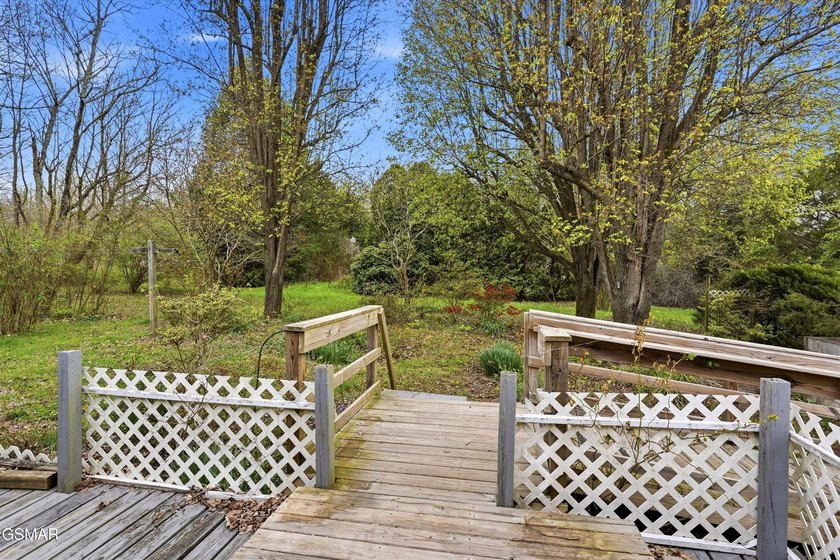 This home offers old world charm! 1 bedroom and 1 bath with a - photo 16
