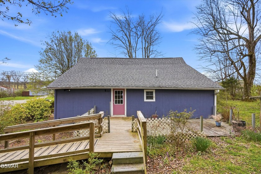 This home offers old world charm! 1 bedroom and 1 bath with a - photo 17