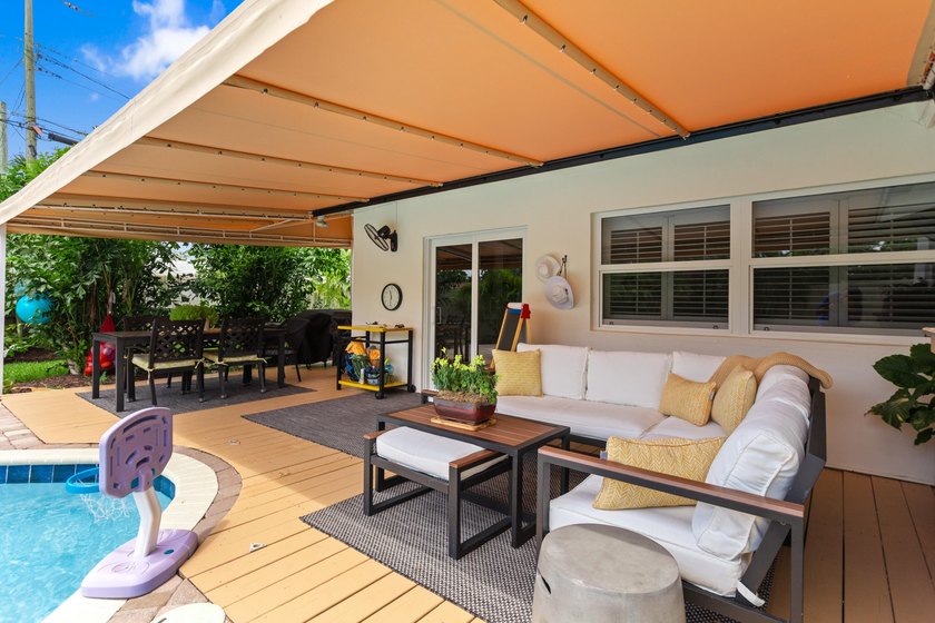 CORAL HEIGHTS CORNER-LOT HOME WITH POOL AND FLEXIBLE SPACE! Set - photo 25