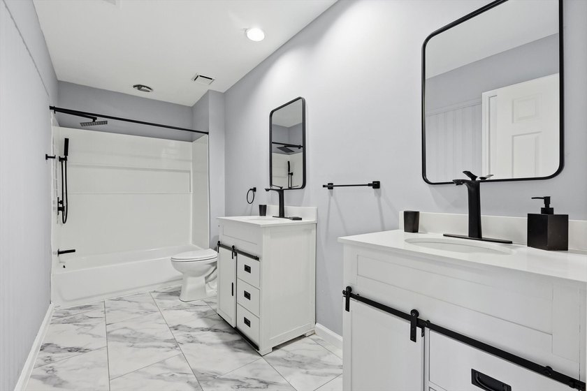OPEN HOUSE SUNDAY JUNE 28 2-4PM! Spacious, stylish, and - photo 34