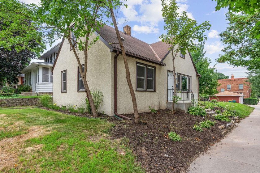 Fresh renovations and a thoughtful layout make this 3-bedroom - photo 2