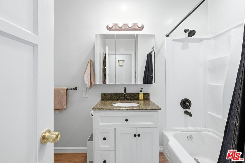 Beautifully updated coastal residence featuring 4 bedrooms, 2 - photo 11