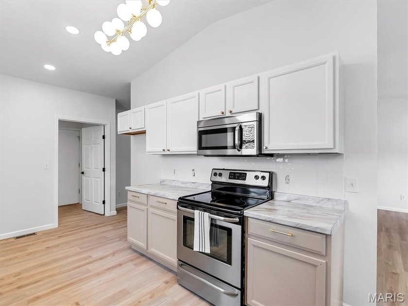 Welcome to 355 Oak Ridge Parkway, where modern finishes meet - photo 11