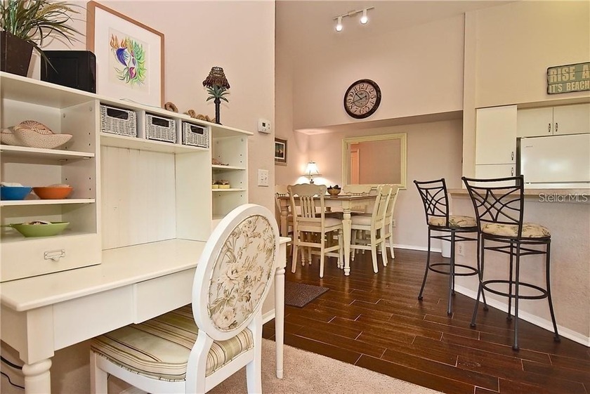 ** ALL FURNITURE/FURNISHINGS INCLUDED ** Primary residence - photo 11