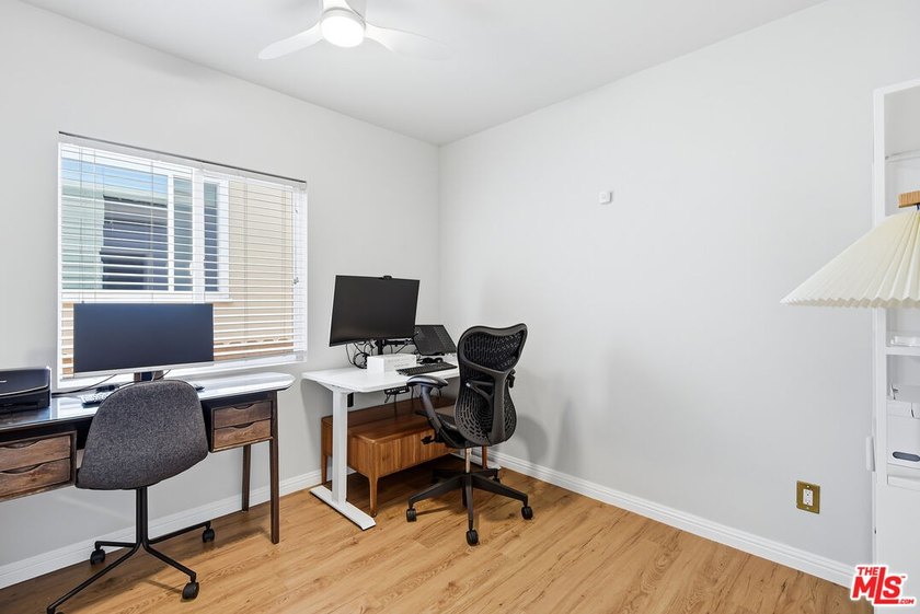 Beautifully updated coastal residence featuring 4 bedrooms, 2 - photo 15