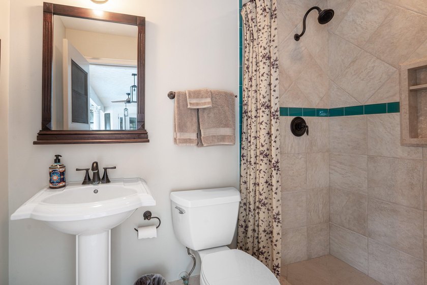 Immaculate 3-bedroom, 3-bathroom home with a 2-car garage - photo 28