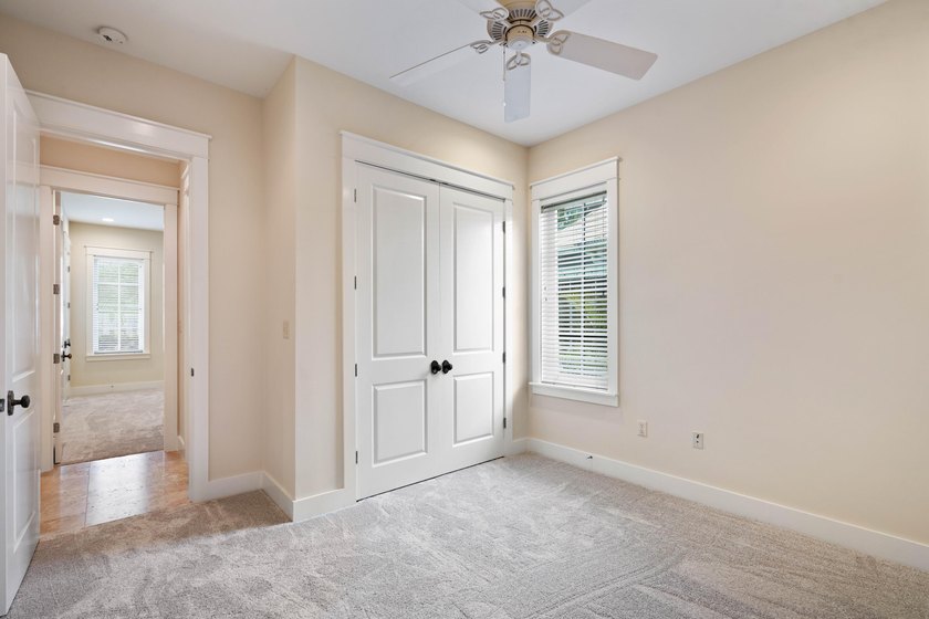 This 3 bed / 2 bath Florida Cottage style home in the lush and - photo 18