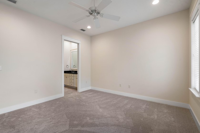 This 3 bed / 2 bath Florida Cottage style home in the lush and - photo 25