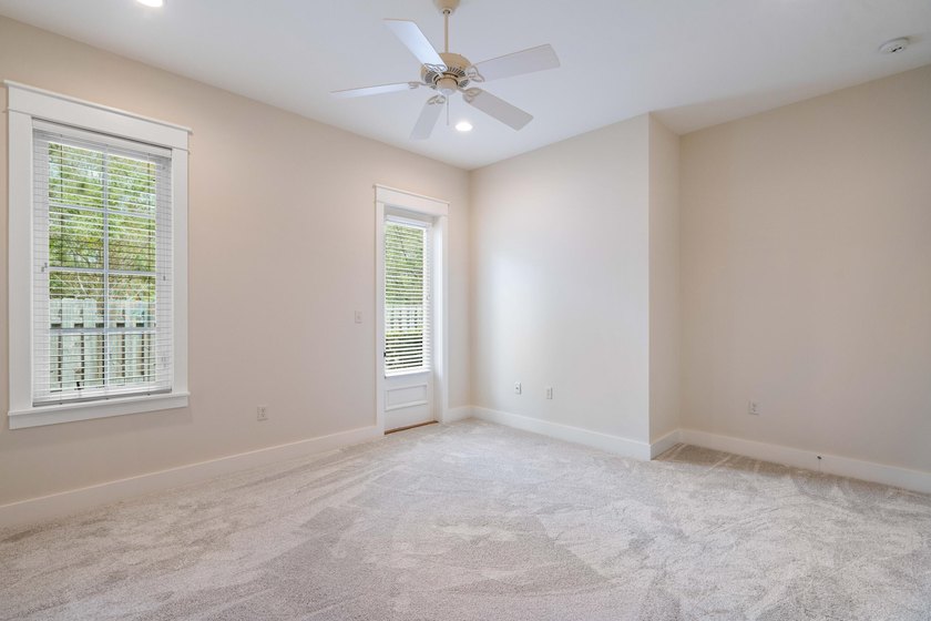 This 3 bed / 2 bath Florida Cottage style home in the lush and - photo 27