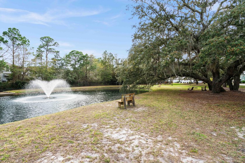 This 3 bed / 2 bath Florida Cottage style home in the lush and - photo 46