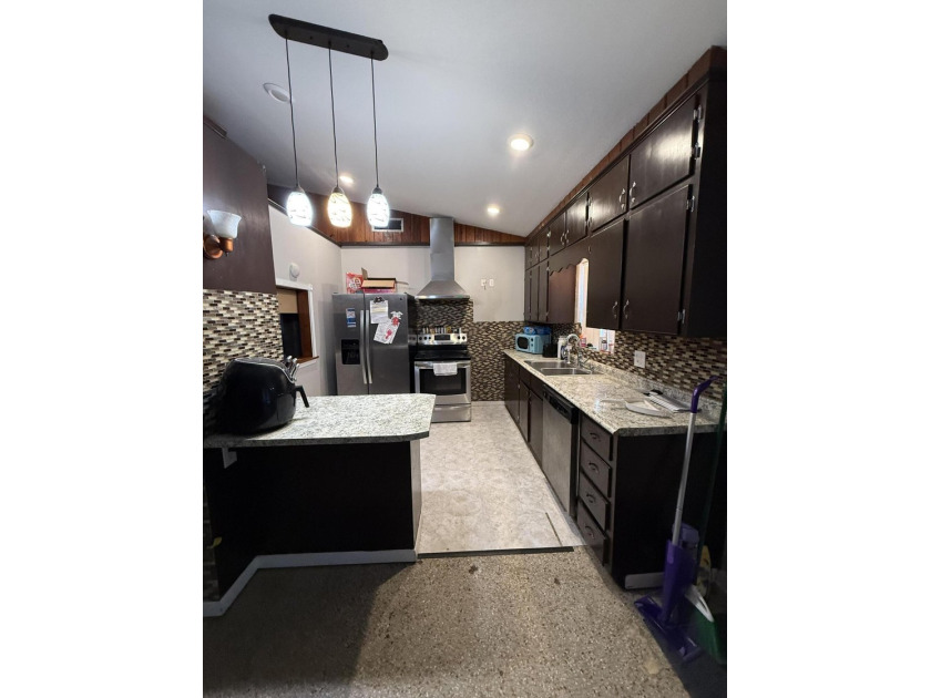 This Centrally located Fort Pierce Home sits on larger corner - photo 5