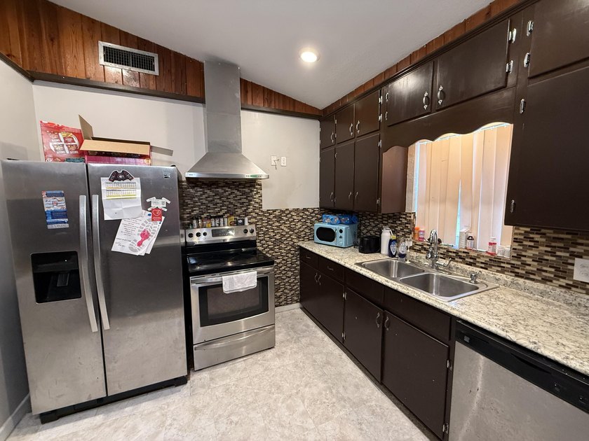 This Centrally located Fort Pierce Home sits on larger corner - photo 8