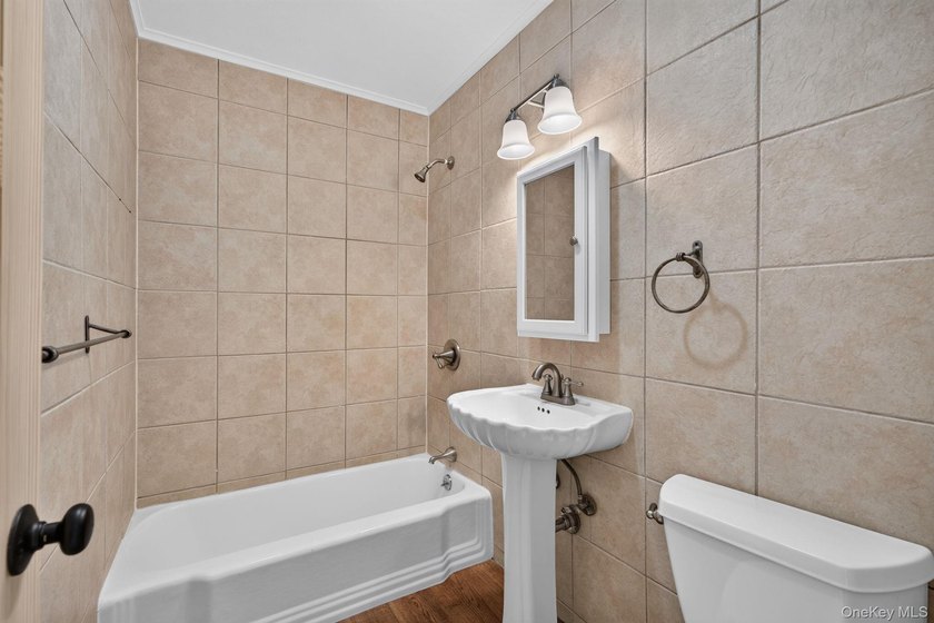 Bright and Spacious one bedroom co-op in the heart of Freeport - photo 8