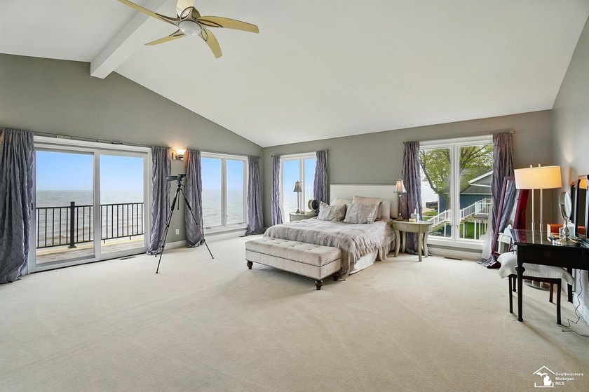 Wake up to see the sunrise over Lake Erie! Unique lakefront home - photo 35