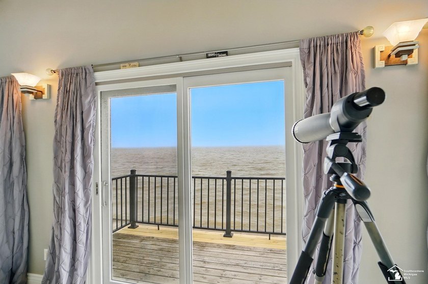Wake up to see the sunrise over Lake Erie! Unique lakefront home - photo 40