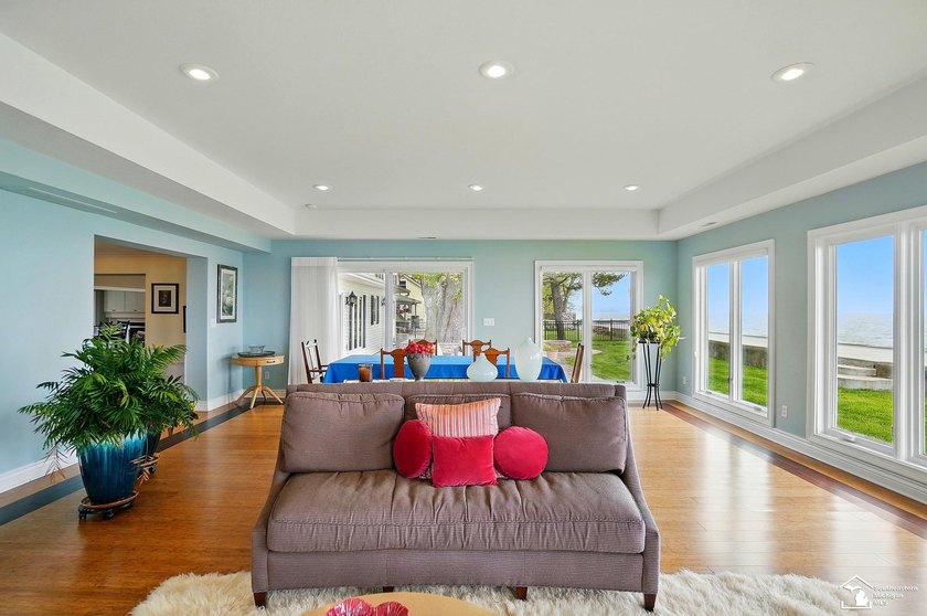 Wake up to see the sunrise over Lake Erie! Unique lakefront home - photo 46