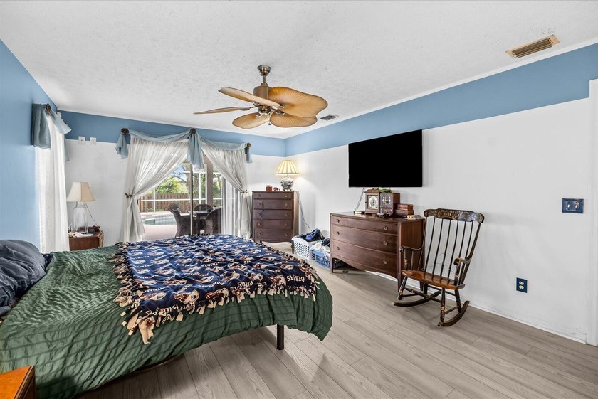 Desirable Southbend CBS 3/2/2 Pool/Spa Home On CORNER Lot. 5 - photo 17