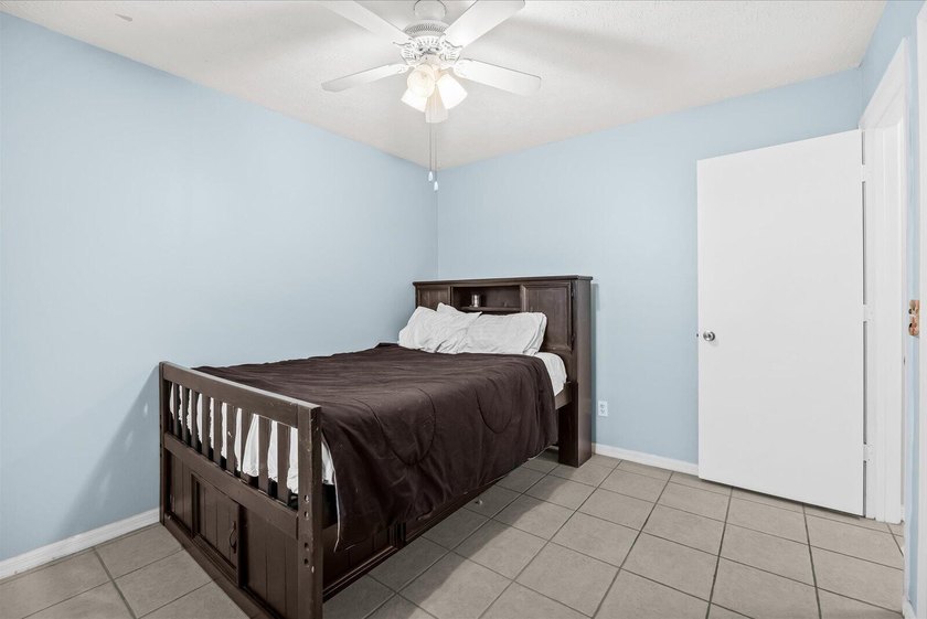 Desirable Southbend CBS 3/2/2 Pool/Spa Home On CORNER Lot. 5 - photo 23