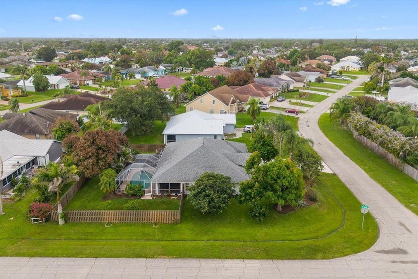 Desirable Southbend CBS 3/2/2 Pool/Spa Home On CORNER Lot. 5 - photo 38