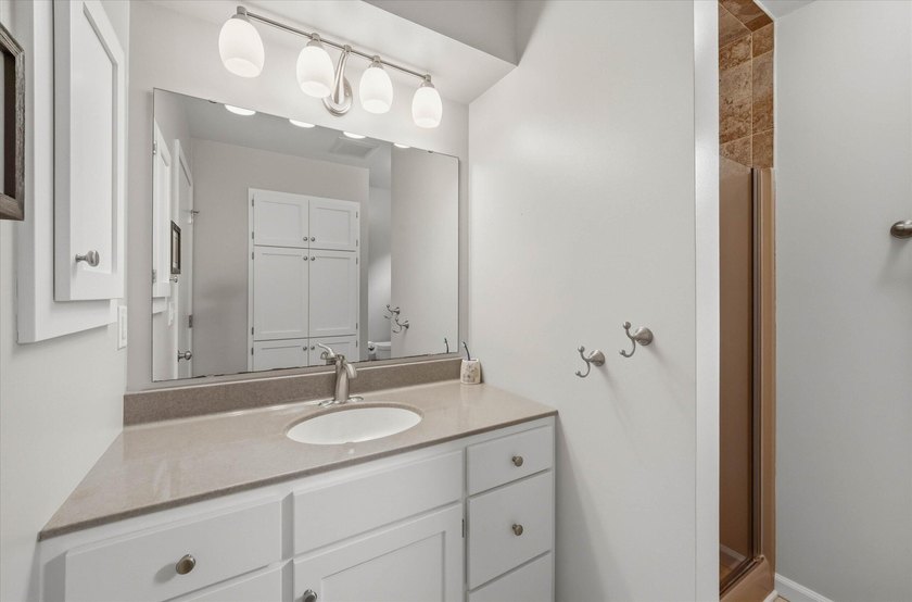 Beautiful lannon stone greets you as you approach this 3 bedroom - photo 20