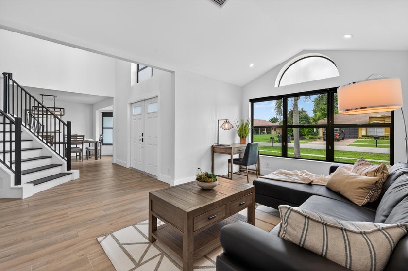 Welcome to this exceptional luxury pool estate in one of - photo 21