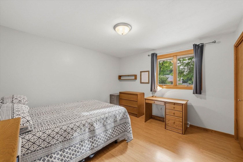 Beautiful lannon stone greets you as you approach this 3 bedroom - photo 22