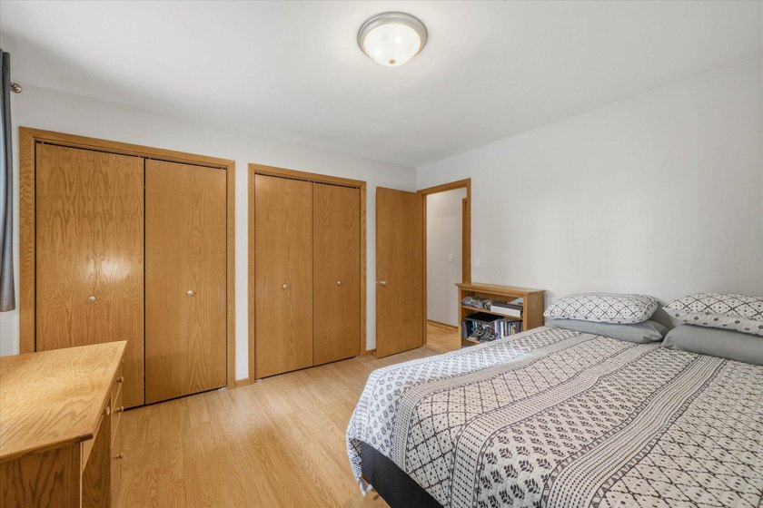 Beautiful lannon stone greets you as you approach this 3 bedroom - photo 23