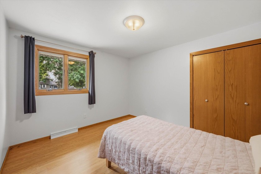 Beautiful lannon stone greets you as you approach this 3 bedroom - photo 24