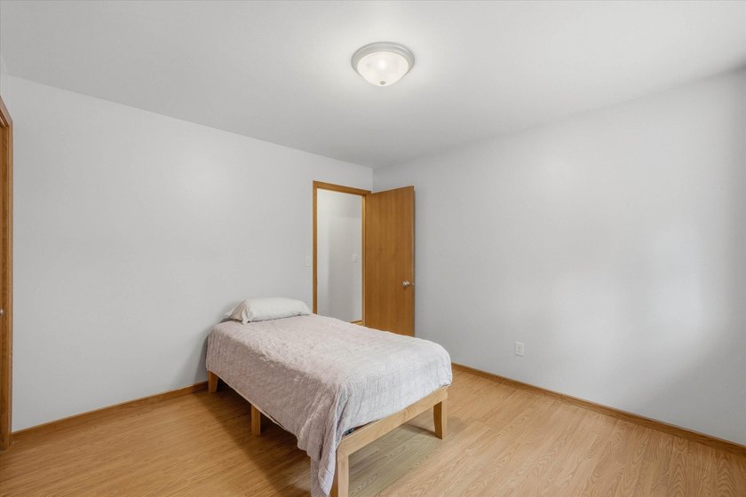 Beautiful lannon stone greets you as you approach this 3 bedroom - photo 25