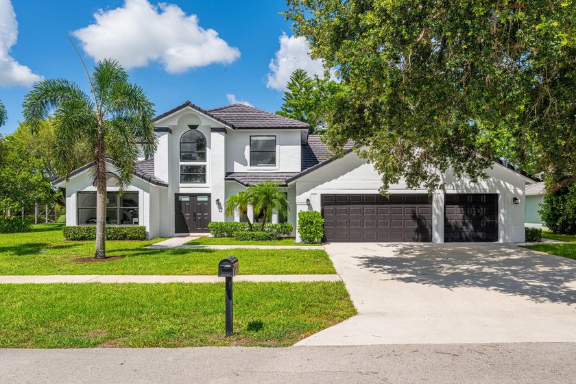 Welcome to this exceptional luxury pool estate in one of - photo 40