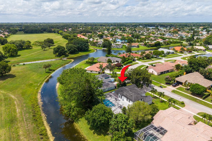 Welcome to this exceptional luxury pool estate in one of - photo 44