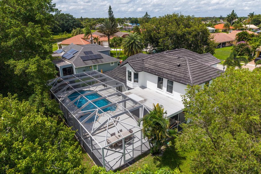 Welcome to this exceptional luxury pool estate in one of - photo 45