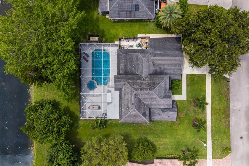 Welcome to this exceptional luxury pool estate in one of - photo 46
