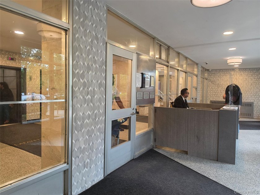 Great 2 bedroom, 1 bath coop apartment with great views of NYC - photo 3